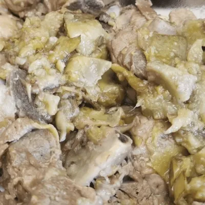 Agnello con carciofi, un piatto tradizionale e saporito per le occasioni speciali