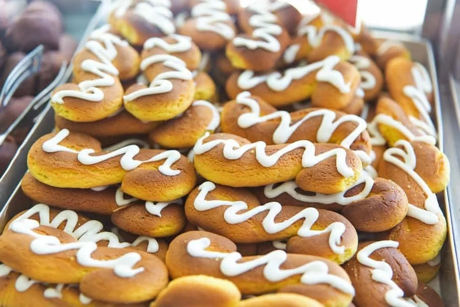 Golden glazed Monreale S-shaped biscuits on a white cloth