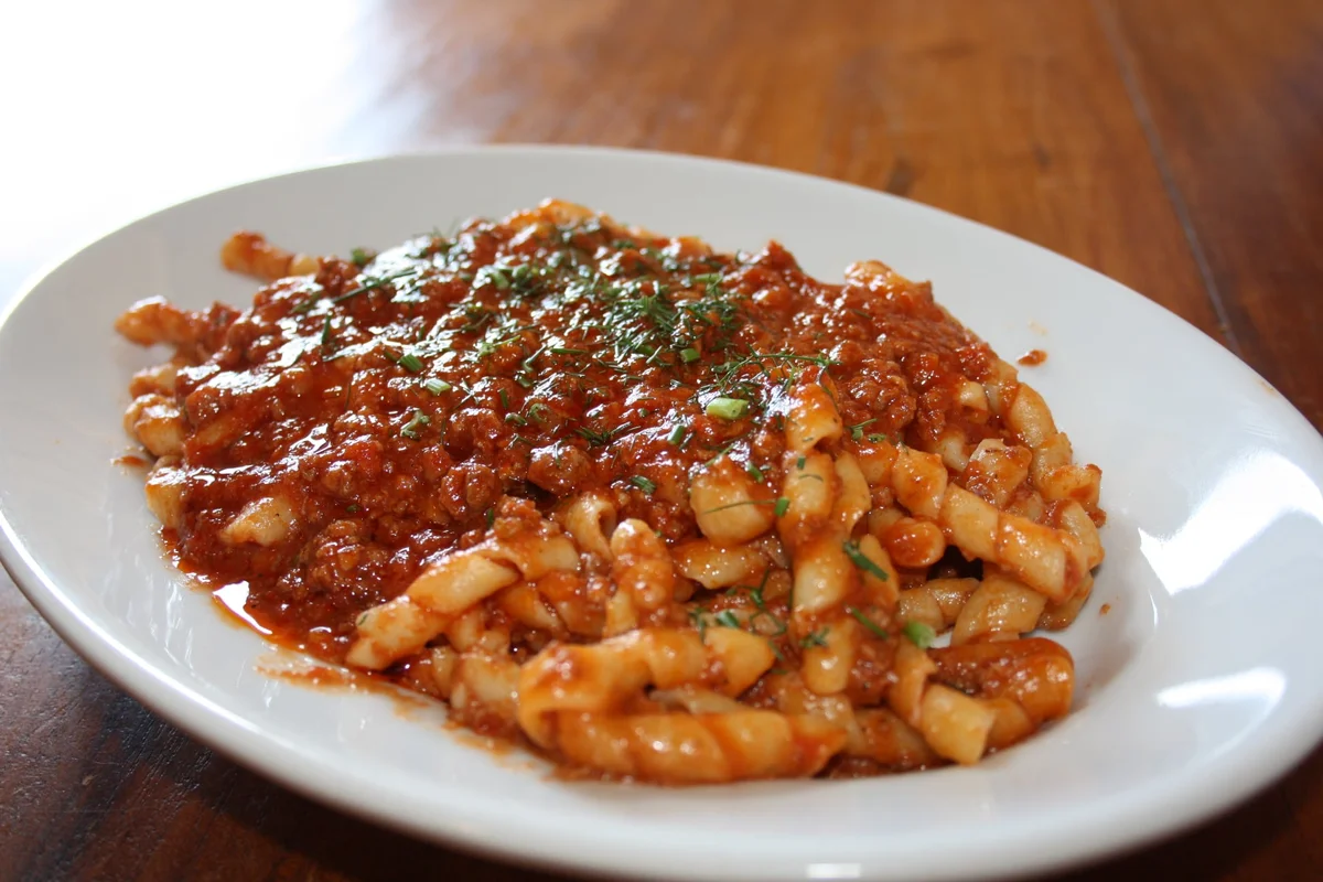 Busiate col ragù di tonno