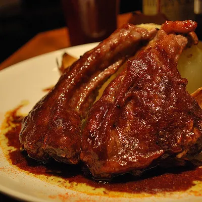 Castrato al forno alla messinese: un piatto tradizionale ricco di sapori