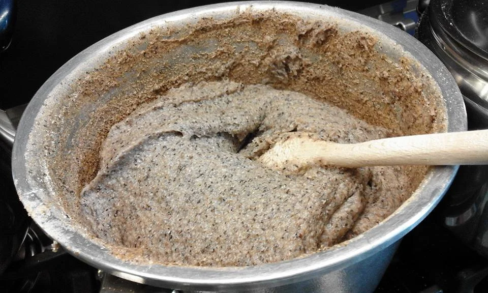 Traditional Scicli caturro served in a terracotta bowl with olive oil