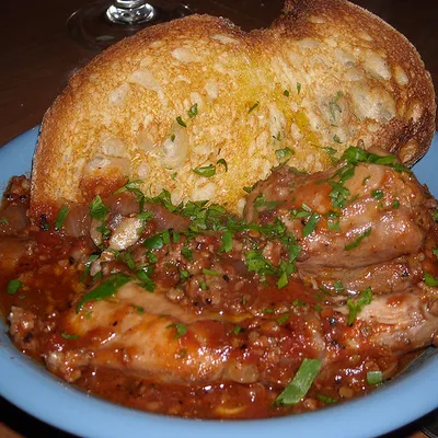 Coniglio in casseruola alla Siciliana, un tuffo nei sapori dell'isola