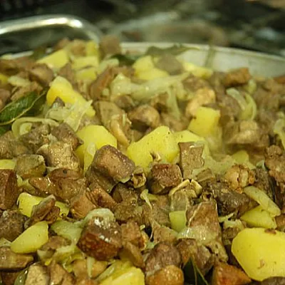 Coratella di agnello con patate:  Un classico siciliano dal sapore intenso