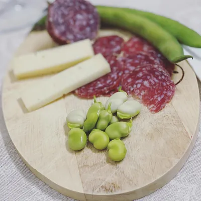 Fresh Broad Beans with Pecorino and Salami: A Rustic, Flavourful Starter