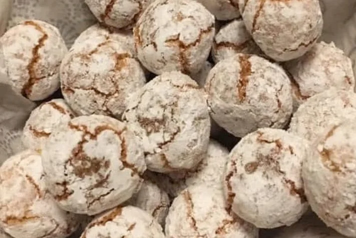 Almond Blossoms: Snow-White Sicilian Delights with a Timeless Charm