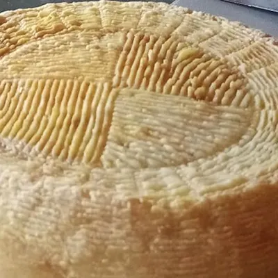 Formaggio canestrato siciliano