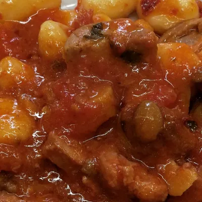 Gnocchi con funghi porcini e salsiccia: un primo ricco di profumi siciliani