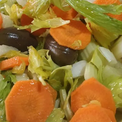 Insalata palermitana: Croccantezza e dolcezza in un piatto