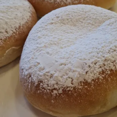 Iris al forno: Il dolce palermitano dal cuore di ricotta