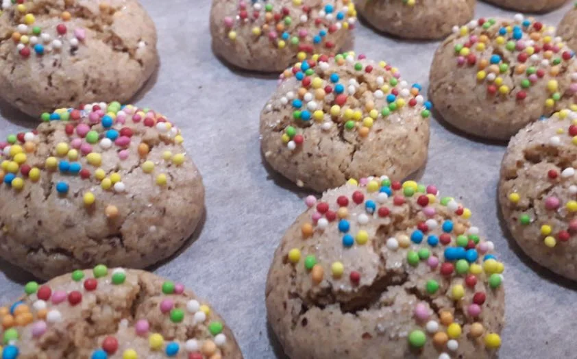 Miscateddi di Scicli con diavoletti di zucchero colorati