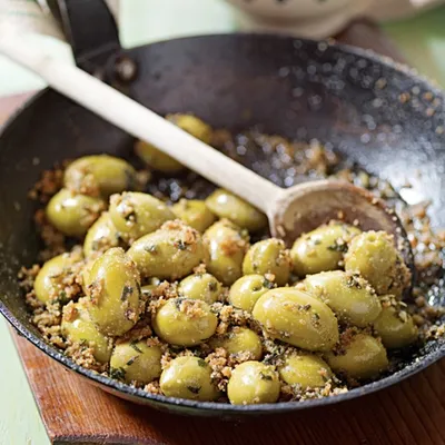 Olive con la mollica, un antipasto siciliano irresistibile