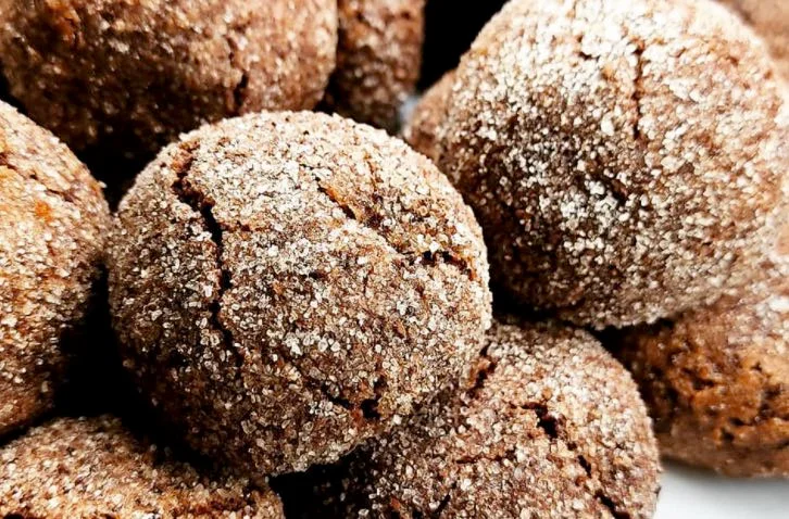 Palline al cioccolato trapanesi ricoperte di zucchero