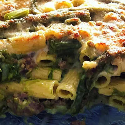 Pasta al forno con asparagi e salsiccia: Una gustosa ricetta siciliana