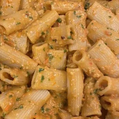 Pasta col pesto alle mandorle, un incontro di sapori siciliani