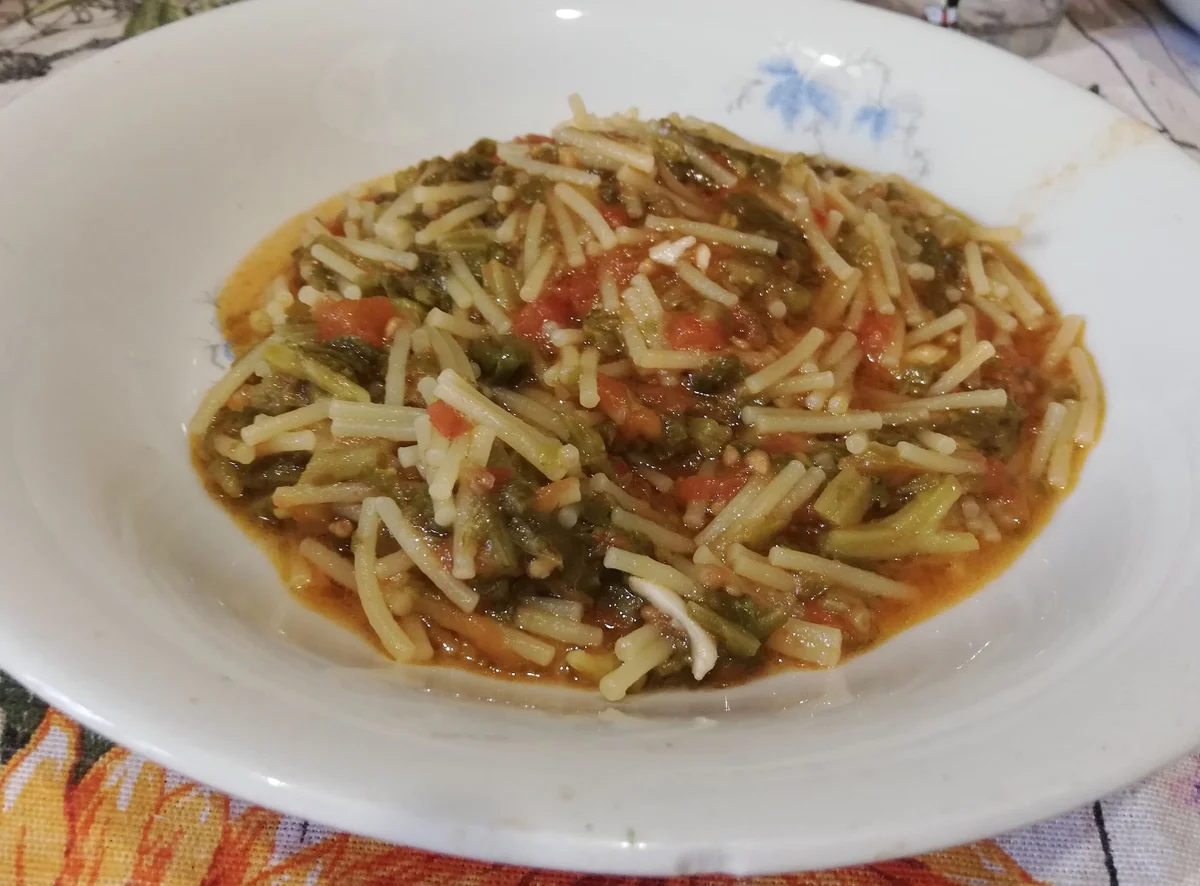 Pasta con i tenerumi (taḍḍi di cucuzza)