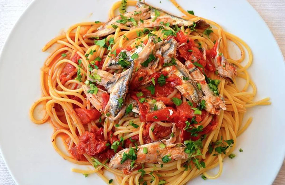 Pasta con il ragù di alici