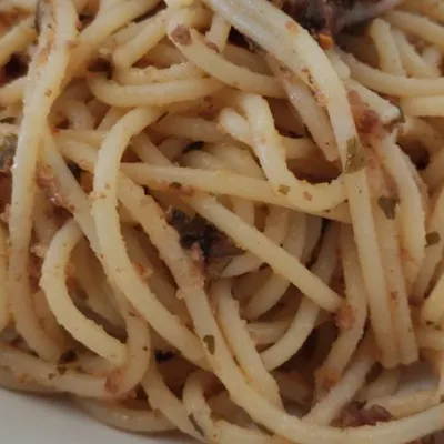 Pasta con la salsa moresca: profumi agrumati e bottarga di tonno