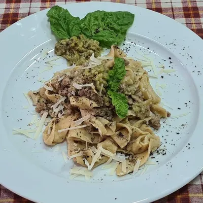 Pasta con le melanzane in bianco: Semplice eleganza della cucina siciliana