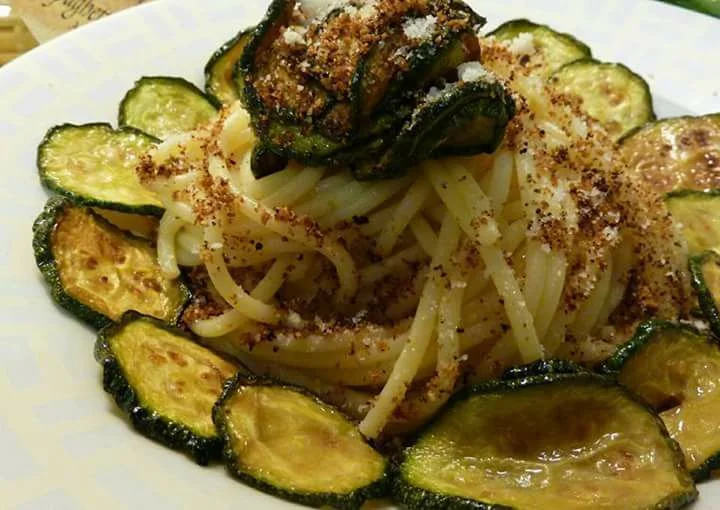 Pasta con le zucchine fritte
