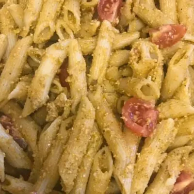Pasta fredda con crema di pomodorini e basilico: Un piatto leggero e saporito