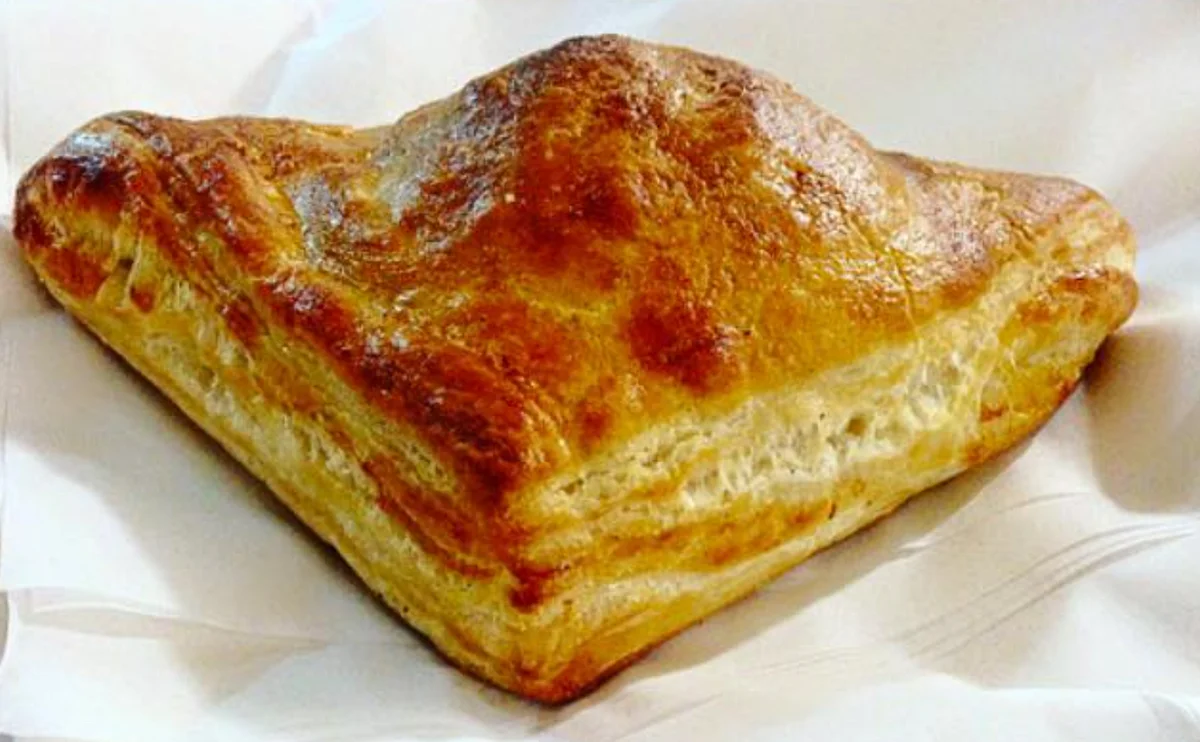 Paté catanesi con prosciutto e mozzarella