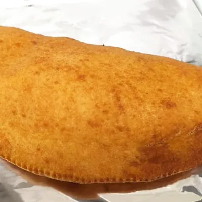 Pizza fritta di Zafferana Etnea: la regina dello street food catanese