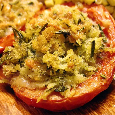 Pomodori ripieni alla siciliana: Un antipasto saporito che celebra la tradizione mediterranea