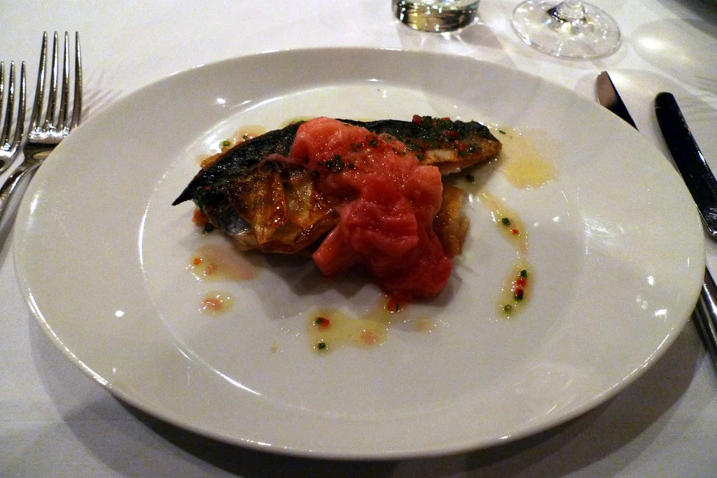 Sgombri al forno con pomodoro