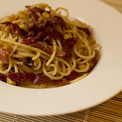 Spaghetti ai pomodori secchi, un'autentica delizia siciliana