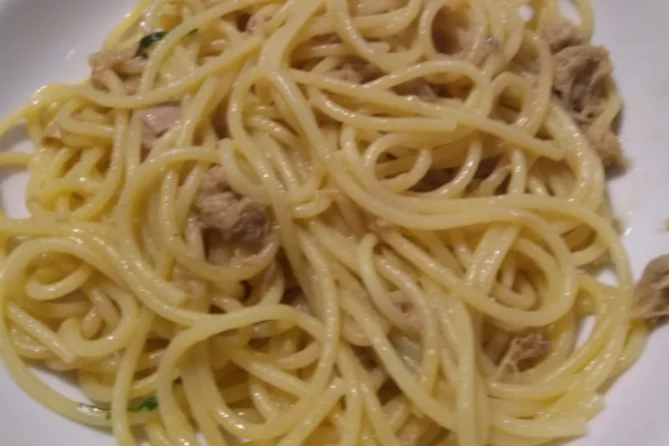Spaghetti al tonno, limone e prezzemolo