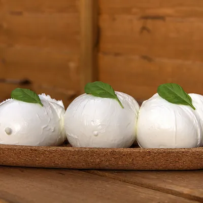 Buffalo Mozzarella Skewers: A Simple, Irresistible Starter