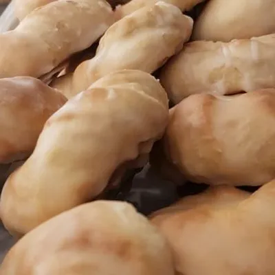 Taralli siciliani: Biscotti tradizionali ricoperti di glassa