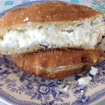 Vasteḍḍa condita con la ricotta, sapori autentici dalla Sicilia